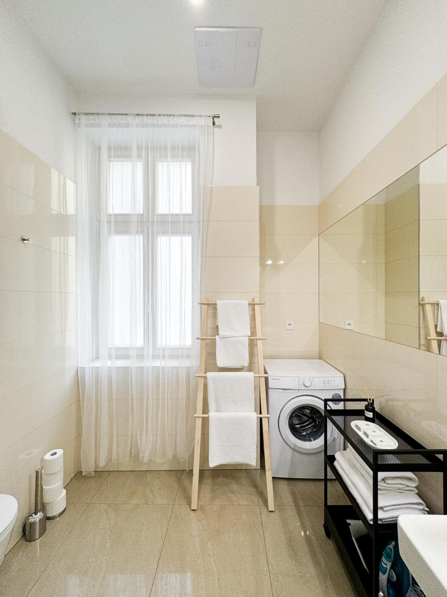 Turnkey I Wenceslas Square Apartments Prague Bilik gambar