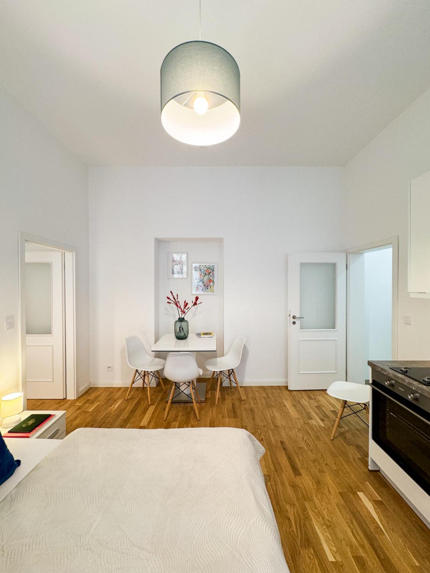 Turnkey I Wenceslas Square Apartments Prague Bilik gambar