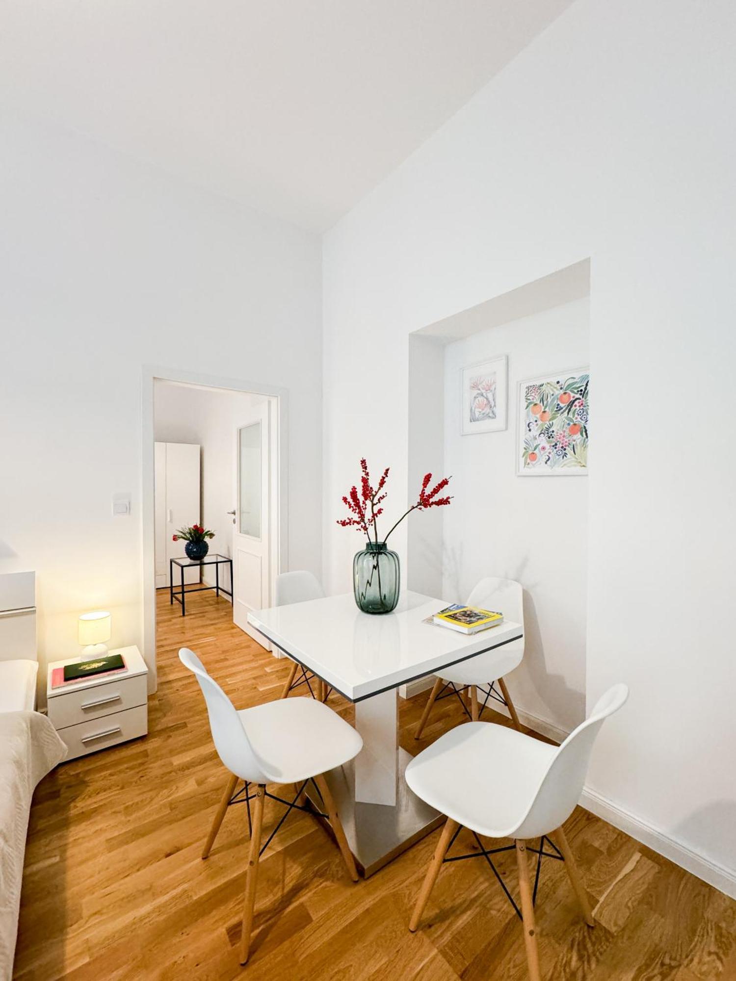 Turnkey I Wenceslas Square Apartments Prague Bilik gambar